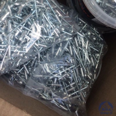 Заклёпка пластиковая нажимная черная 5х6,5 мм с шляпкой купить в Таразе