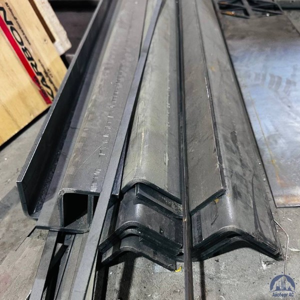 Уголок гнутый 100х100х3 мм 09Г2С ГОСТ 19771-93